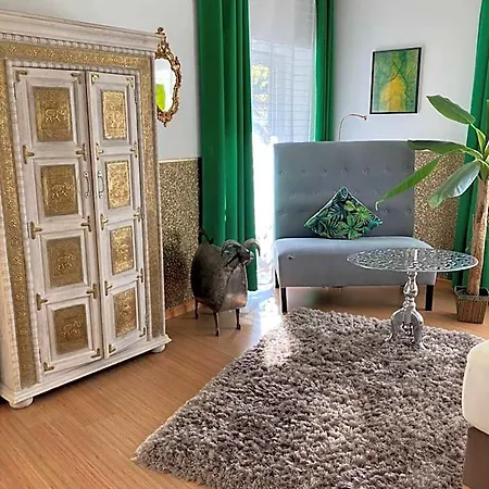 Gaestehaus Klaus לינה וארוחת בוקר מנדיג