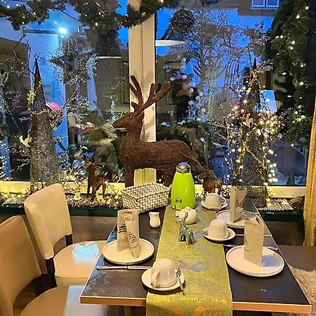לינה וארוחת בוקר Gaestehaus Klaus מנדיג