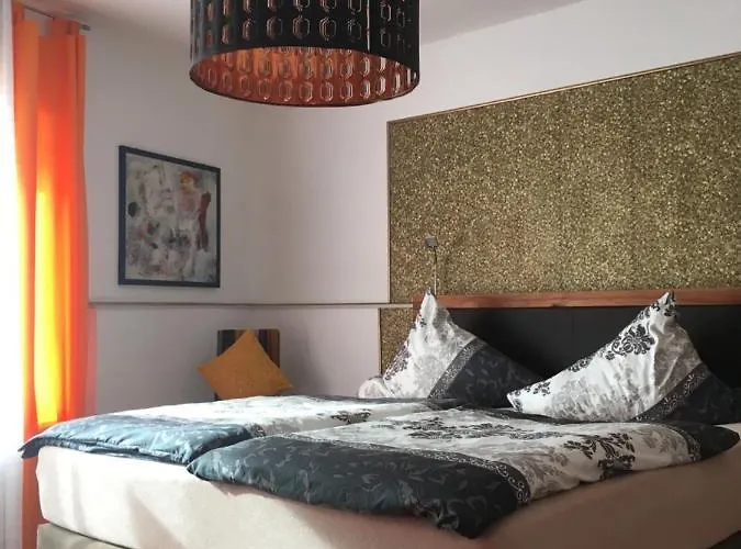 Gaestehaus Klaus לינה וארוחת בוקר מנדיג