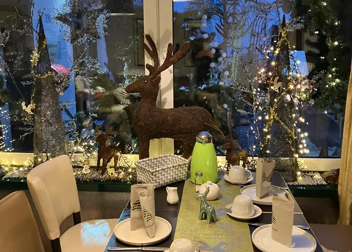 Gaestehaus Klaus לינה וארוחת בוקר מנדיג